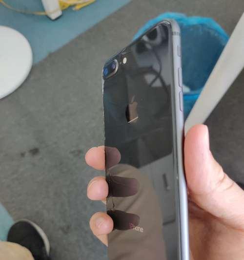苹果手机后面玻璃碎了需要多少钱？（解析修复苹果手机后面玻璃碎裂的费用及方法）