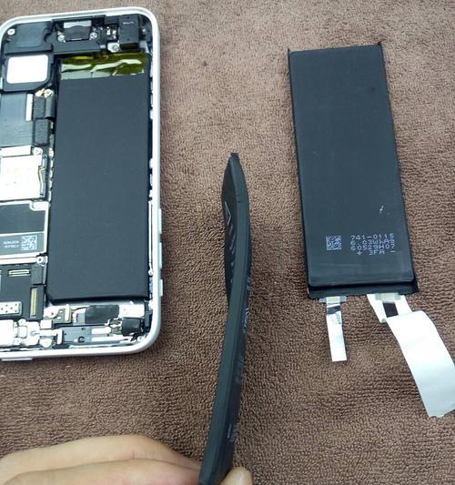 iphone开不了机怎么办（苹果手机无缘无故黑屏的解决方法）