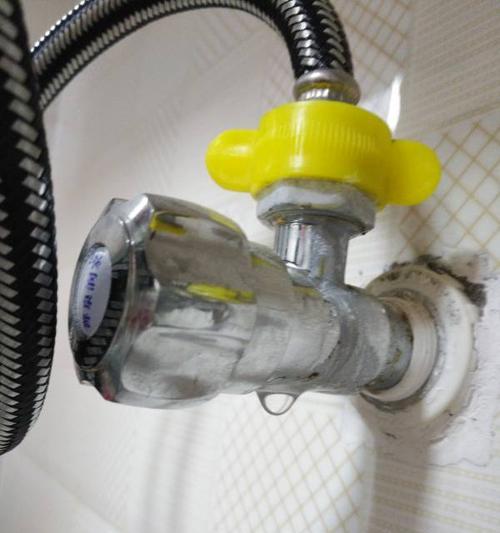 如何修理热水器维修开关漏水问题（解决热水器开关漏水的简便方法）
