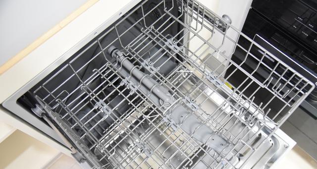 如何处理洗碗机侧边缝隙问题（解决洗碗机侧边缝隙的实用方法）