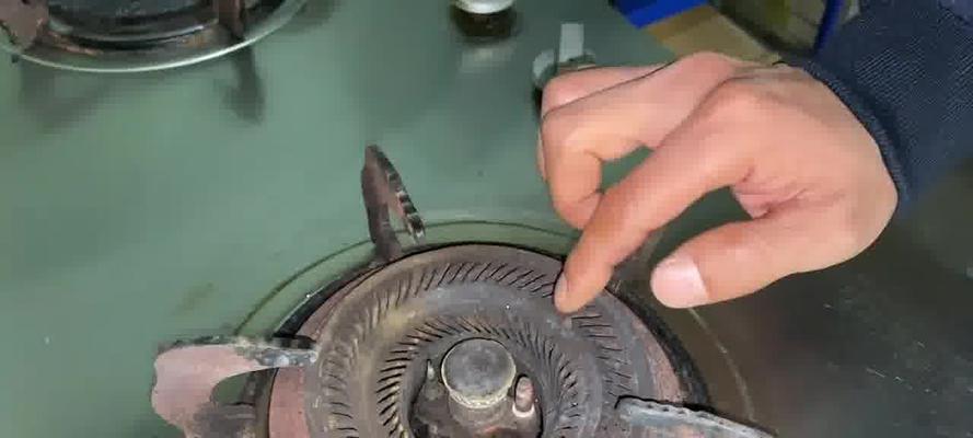 燃气灶松手的修复方法（教你如何自行修复燃气灶松手的问题）