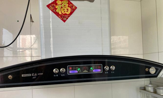 彻底清洗油烟机上面的盖子，让厨房更清洁（不留死角）