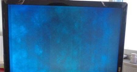如何修复电视显示器花屏问题（技巧和方法帮助您解决电视显示器花屏困扰）