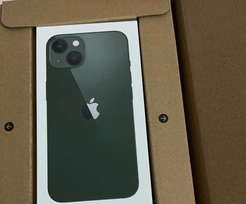 揭秘iPhone13充电套装（探究新款iPhone是否随附充电器）