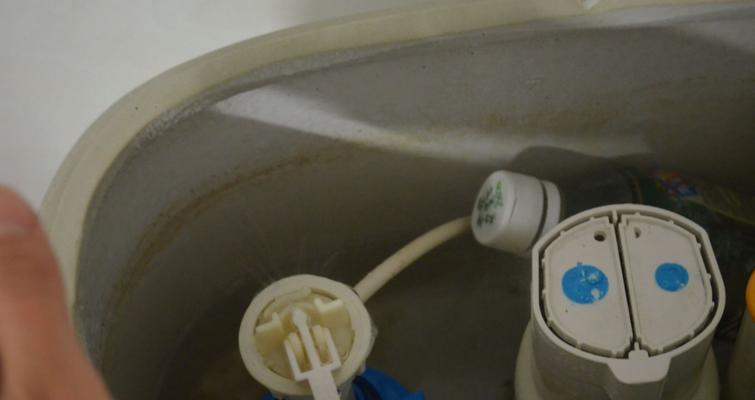马桶水箱漏水怎么办？水箱漏水的修理方法是什么？