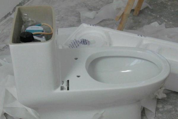 净水器水箱漏水怎么办？维修费用是多少？
