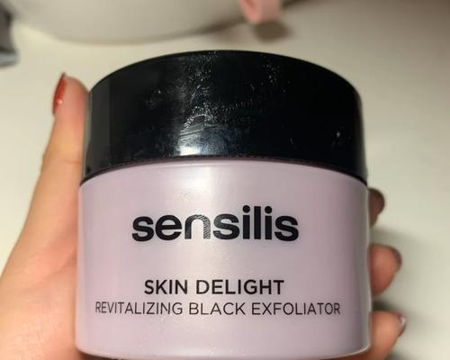 使用磨砂膏清洁投影仪屏幕有效吗？