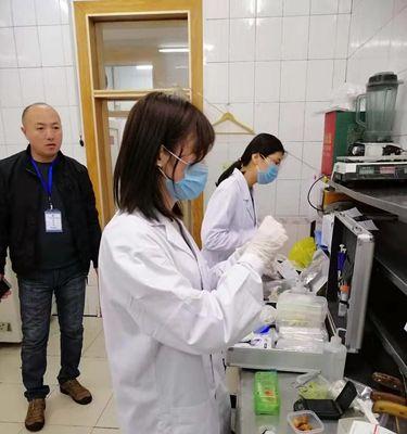 如何确保庭审时手机拍照清晰？