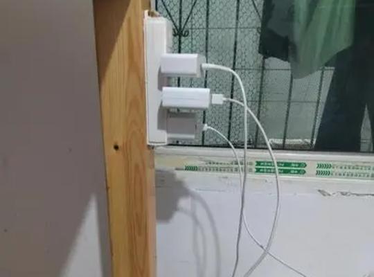 充电器无法插入充电口的原因是什么？如何解决？