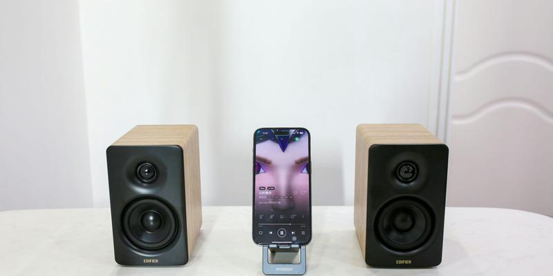 桌面音箱的充电方法是什么？需要多长时间充满？