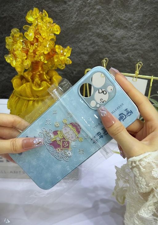 荣耀70手机背带壳拆卸方法是什么？需要注意什么？