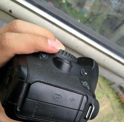 佳能相机如何调整光影以提高清晰度？